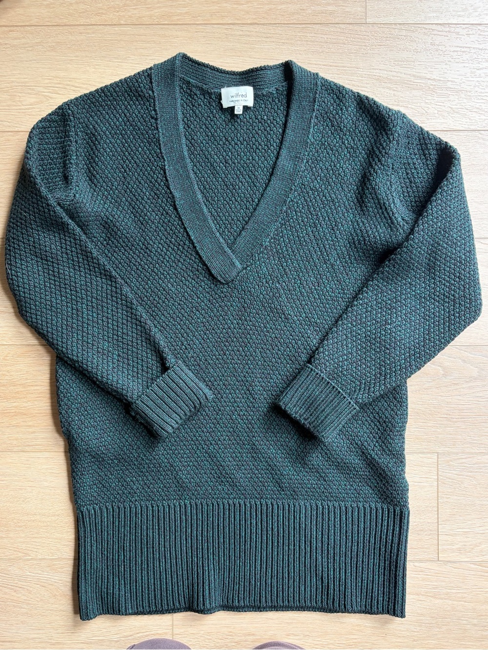 Aritzia Wilfred XS merino wool chunky textured knit v neck sweater